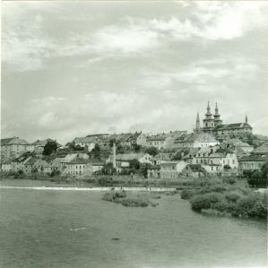 Nábřeží na dobových pohlednicích 