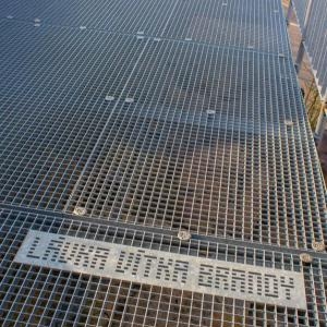 Visutá cyklistická lávka v Kadani 