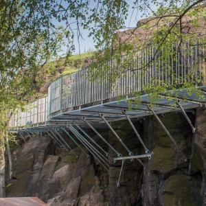 Visutá cyklistická lávka v Kadani 